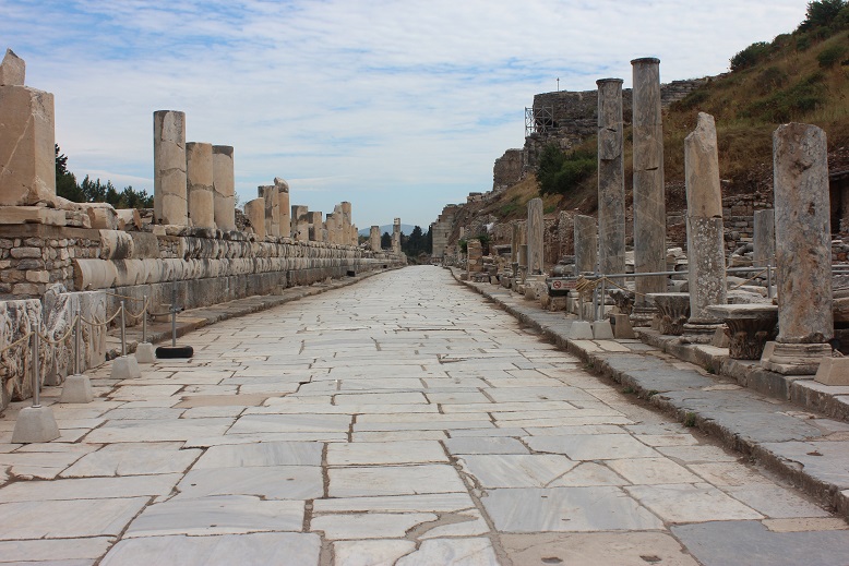 Calle principal de la ciudad de Éfeso, por donde san Pablo seguramente caminó muchas veces durante el tiempo que permaneció allí.